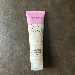 FoxyBAE Smooth Sailing Anti-Frizz Finishing Cream Hair Style